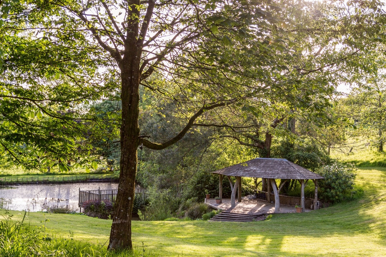 Deer's Leap Retreat launches accommodation wedding anniversary offer this autumn: Image 1