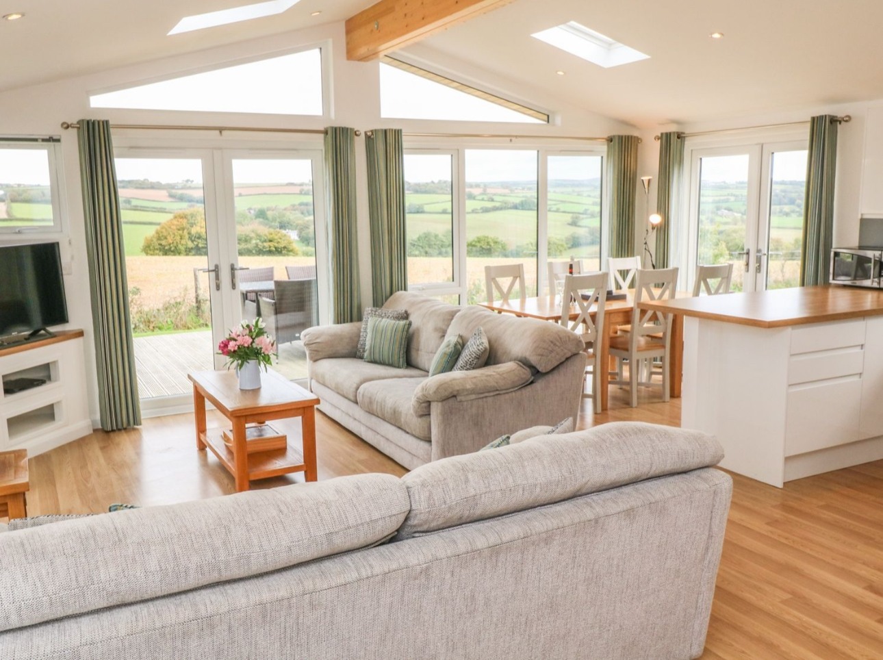 Southern Halt in Cornwall offers minimoon and staycation honeymoon opportunity