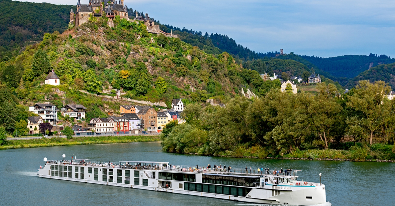 Image of cruise passing through small town