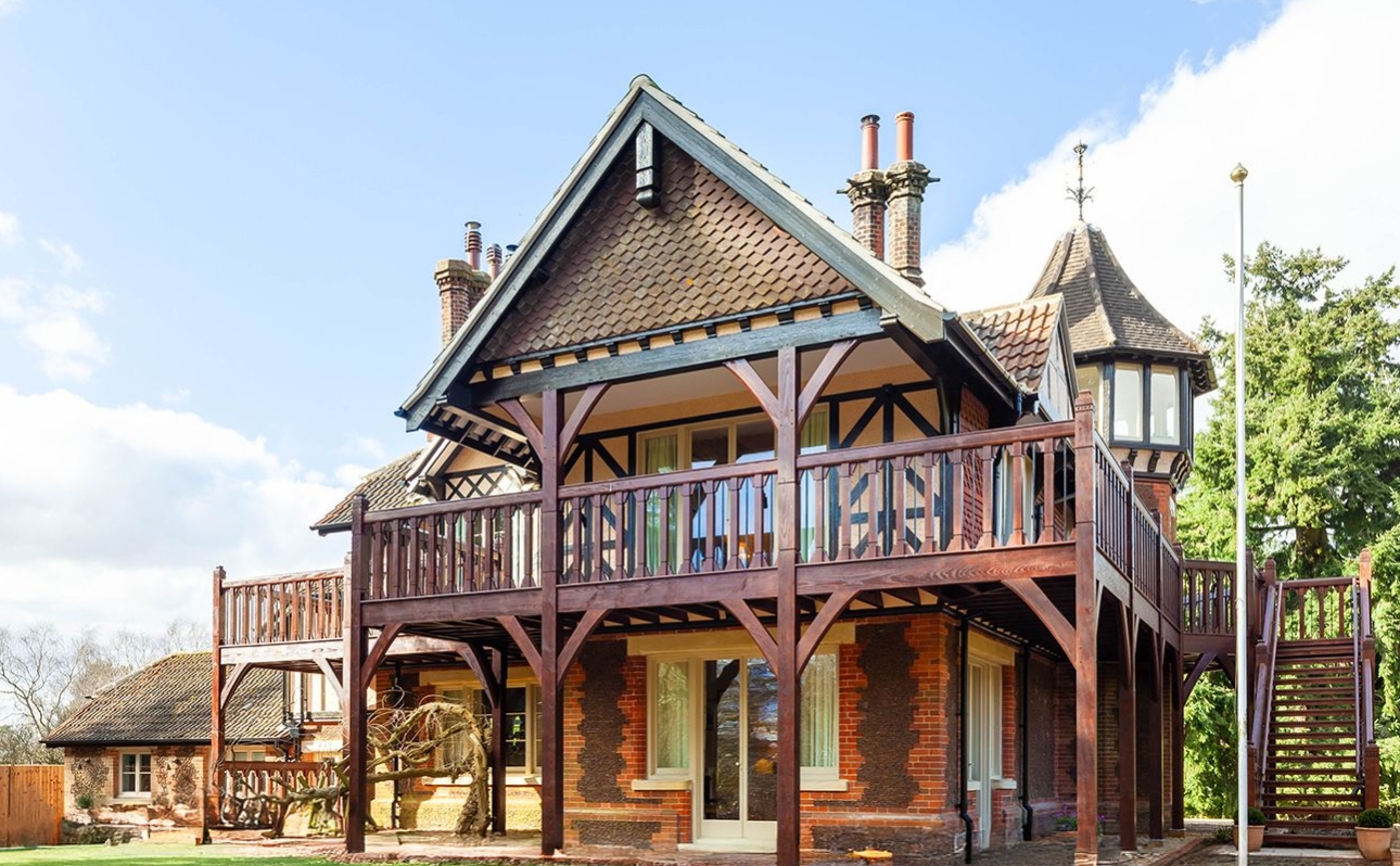 outside shot of old house with large balcony